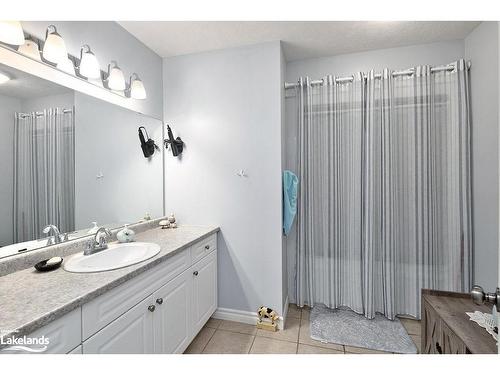 2577 7Th Avenue E, Owen Sound, ON - Indoor Photo Showing Bathroom