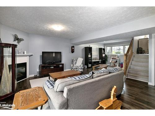 2577 7Th Avenue E, Owen Sound, ON - Indoor Photo Showing Living Room With Fireplace