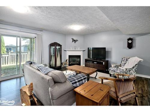 2577 7Th Avenue E, Owen Sound, ON - Indoor Photo Showing Living Room With Fireplace