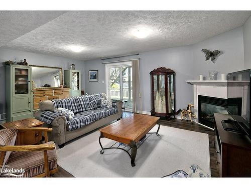 2577 7Th Avenue E, Owen Sound, ON - Indoor Photo Showing Living Room With Fireplace