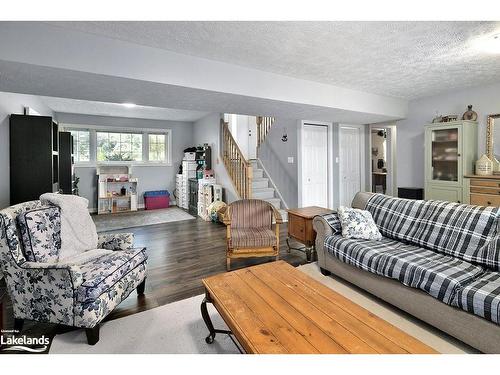 2577 7Th Avenue E, Owen Sound, ON - Indoor Photo Showing Living Room