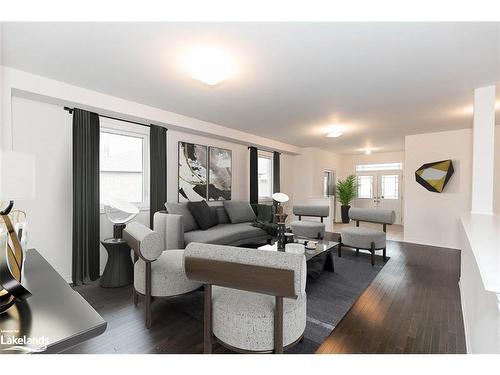 27 Pearl Street, Wasaga Beach, ON - Indoor Photo Showing Living Room