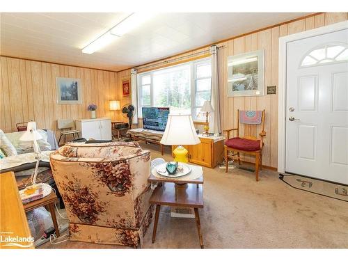 161 Forest Lake Road, Sundridge, ON - Indoor Photo Showing Living Room