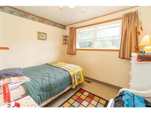 161 Forest Lake Road, Sundridge, ON - Indoor Photo Showing Bedroom