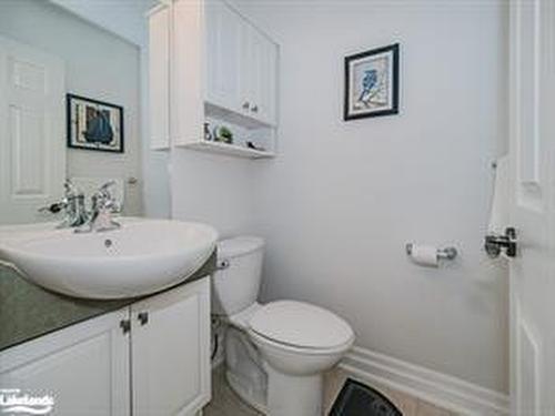 208-130 Steamship Bay Road, Gravenhurst, ON - Indoor Photo Showing Bathroom