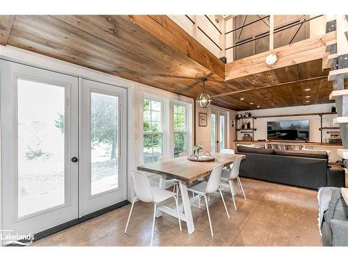 8383 9 County Road, Clearview, ON - Indoor Photo Showing Dining Room