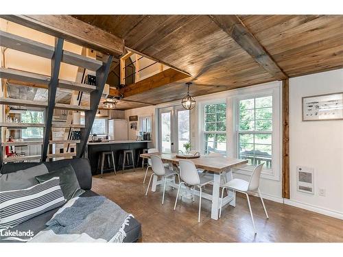 8383 9 County Road, Clearview, ON - Indoor Photo Showing Dining Room