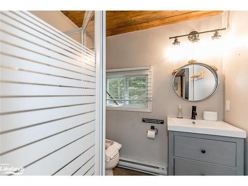 8383 9 County Road, Clearview, ON - Indoor Photo Showing Bathroom