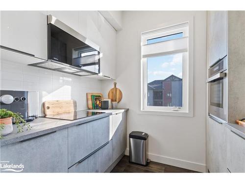 302-12 Beckwith Lane, The Blue Mountains, ON - Indoor Photo Showing Kitchen