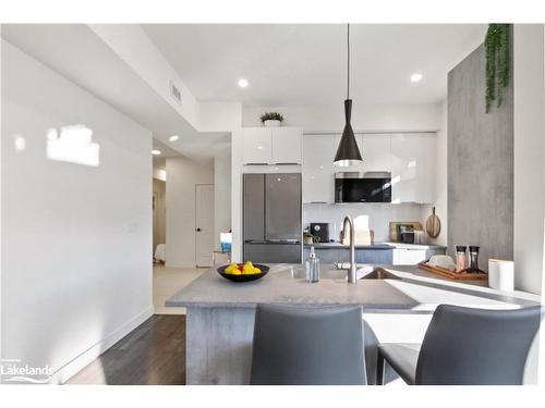 302-12 Beckwith Lane, The Blue Mountains, ON - Indoor Photo Showing Kitchen With Double Sink With Upgraded Kitchen