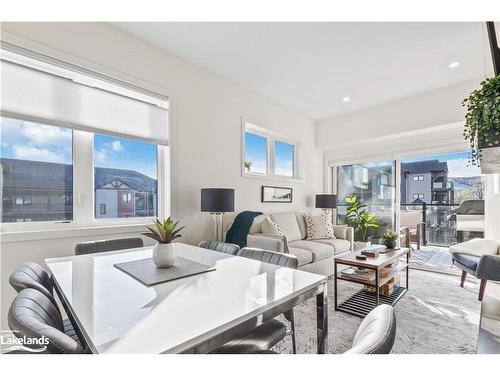 302-12 Beckwith Lane, The Blue Mountains, ON - Indoor Photo Showing Living Room