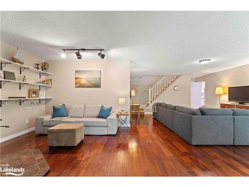 1270 Muskoka 10 Road, Port Sydney, ON - Indoor Photo Showing Living Room