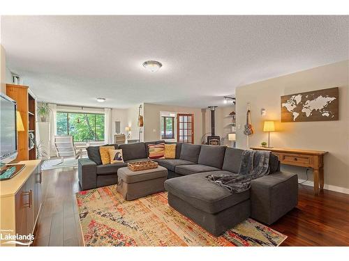 1270 Muskoka 10 Road, Port Sydney, ON - Indoor Photo Showing Living Room