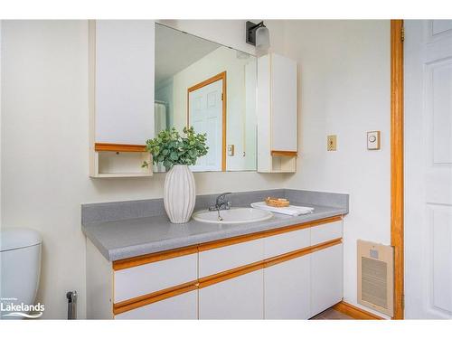 381 Zoo Park Road S, Wasaga Beach, ON - Indoor Photo Showing Bathroom