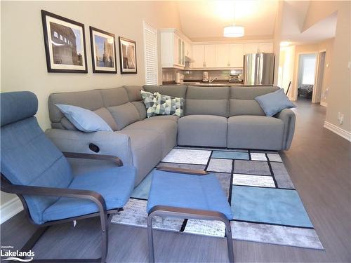 23 Green Briar Drive, Collingwood, ON - Indoor Photo Showing Living Room