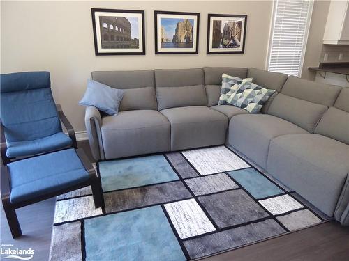 23 Green Briar Drive, Collingwood, ON - Indoor Photo Showing Living Room