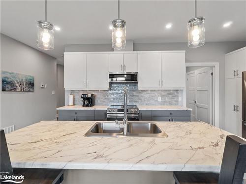 27 Jack Street, Huntsville, ON - Indoor Photo Showing Kitchen With Upgraded Kitchen