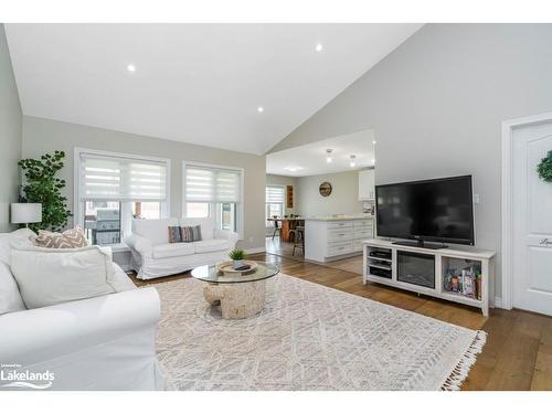 15 St Laurent Boulevard, Tiny, ON - Indoor Photo Showing Living Room