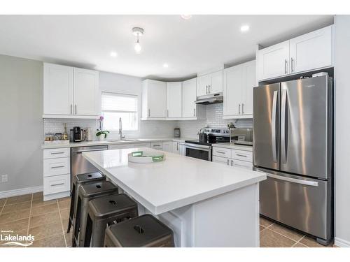 15 St Laurent Boulevard, Tiny, ON - Indoor Photo Showing Kitchen With Upgraded Kitchen