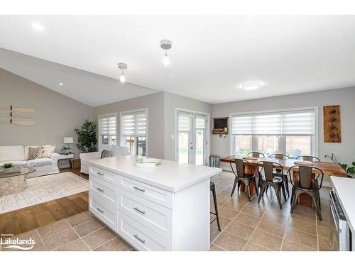 15 St Laurent Boulevard, Tiny, ON - Indoor Photo Showing Dining Room