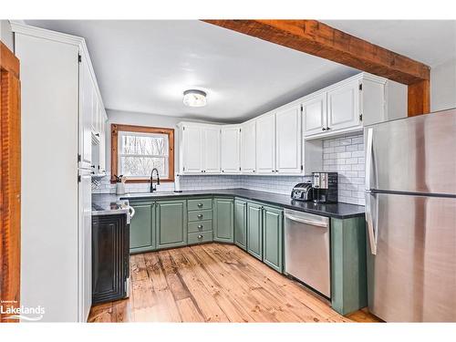 209009 26 Highway, Clarksburg, ON - Indoor Photo Showing Kitchen