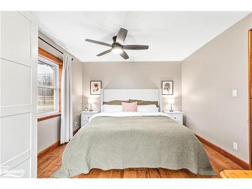 209009 26 Highway, Clarksburg, ON - Indoor Photo Showing Bedroom