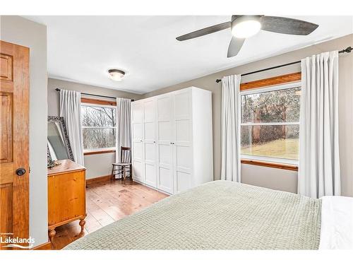 209009 26 Highway, Clarksburg, ON - Indoor Photo Showing Bedroom