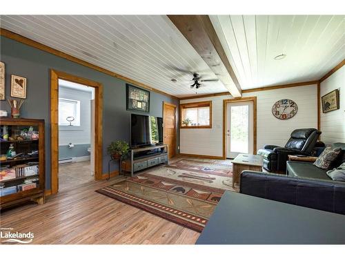 1010 Mary Roberts Road, Baysville, ON - Indoor Photo Showing Living Room