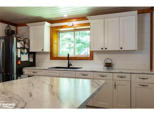 1010 Mary Roberts Road, Baysville, ON - Indoor Photo Showing Kitchen