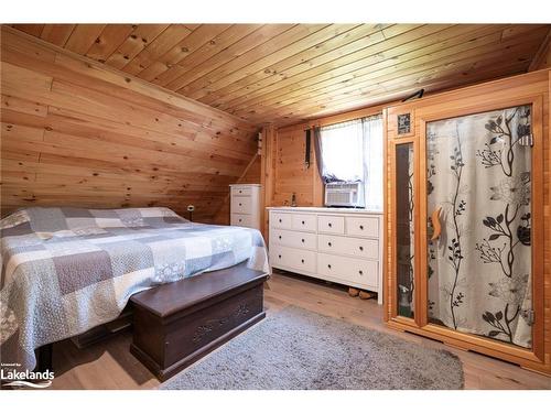 1010 Mary Roberts Road, Baysville, ON - Indoor Photo Showing Bedroom