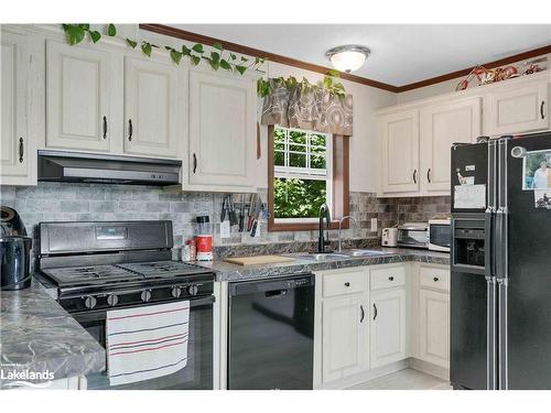 676 Super Sign Road, Emsdale, ON - Indoor Photo Showing Kitchen