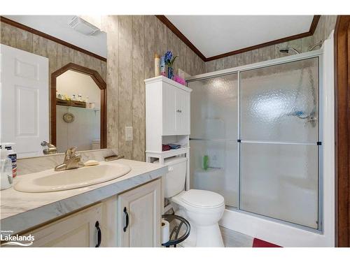 676 Super Sign Road, Emsdale, ON - Indoor Photo Showing Bathroom