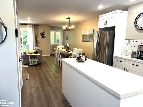 550 Oxbow Crescent, Collingwood, ON - Indoor Photo Showing Kitchen