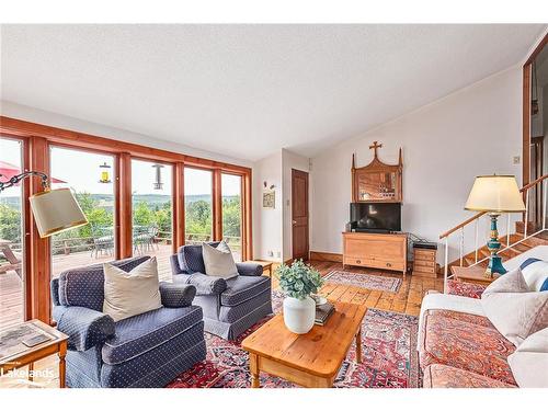 795310 The Blue Mountains - Clearview Townline, The Blue Mountains, ON - Indoor Photo Showing Living Room