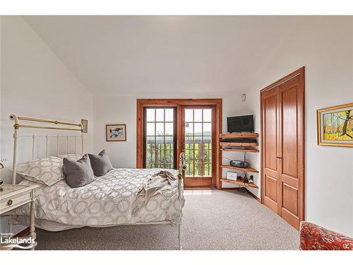 795310 The Blue Mountains - Clearview Townline, The Blue Mountains, ON - Indoor Photo Showing Bedroom