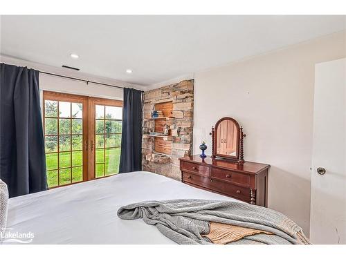 795310 The Blue Mountains - Clearview Townline, The Blue Mountains, ON - Indoor Photo Showing Bedroom