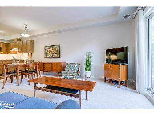 205-91 Raglan Street, Collingwood, ON - Indoor Photo Showing Living Room