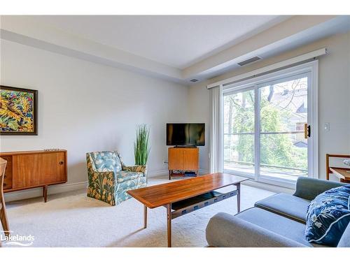 205-91 Raglan Street, Collingwood, ON - Indoor Photo Showing Living Room