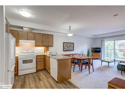 205-91 Raglan Street, Collingwood, ON - Indoor Photo Showing Kitchen