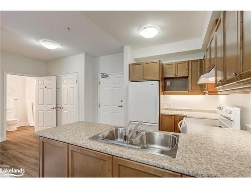 205-91 Raglan Street, Collingwood, ON - Indoor Photo Showing Kitchen With Double Sink