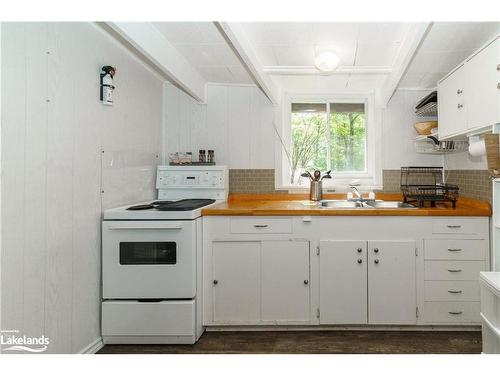 12 Sunset Ridge, Huntsville, ON - Indoor Photo Showing Kitchen With Double Sink