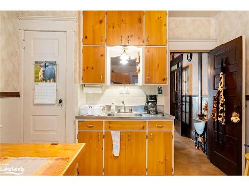 12 Church Street, Parry Sound, ON - Indoor Photo Showing Kitchen