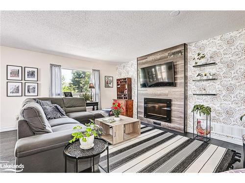 7 Bush Street, Collingwood, ON - Indoor Photo Showing Living Room With Fireplace