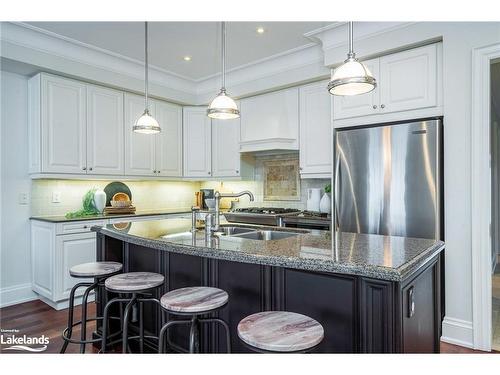 504-40 Trott Boulevard, Collingwood, ON - Indoor Photo Showing Kitchen With Double Sink With Upgraded Kitchen