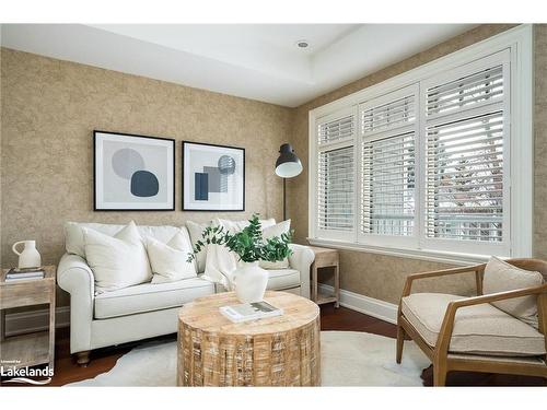 504-40 Trott Boulevard, Collingwood, ON - Indoor Photo Showing Living Room