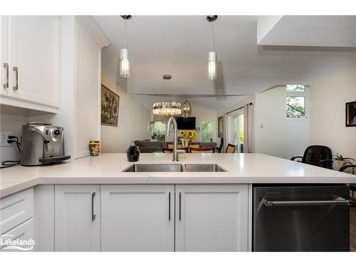 774 Johnston Park Avenue, Collingwood, ON - Indoor Photo Showing Kitchen With Double Sink With Upgraded Kitchen