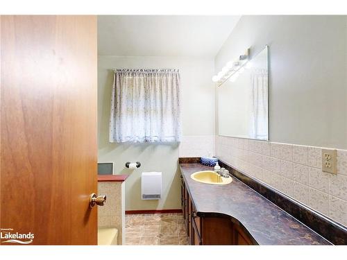 828 Oxbow Park Drive, Wasaga Beach, ON - Indoor Photo Showing Bathroom