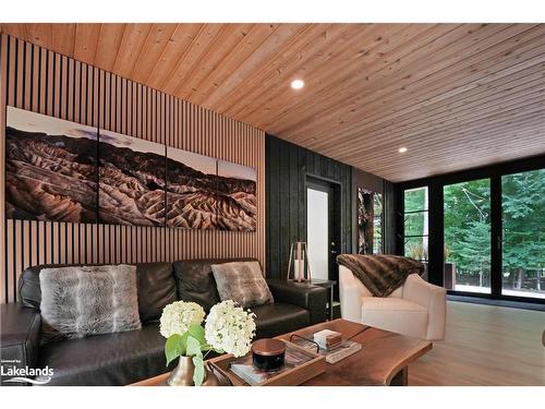 1048 Graydon Lane, Eagle Lake, ON -  Photo Showing Living Room