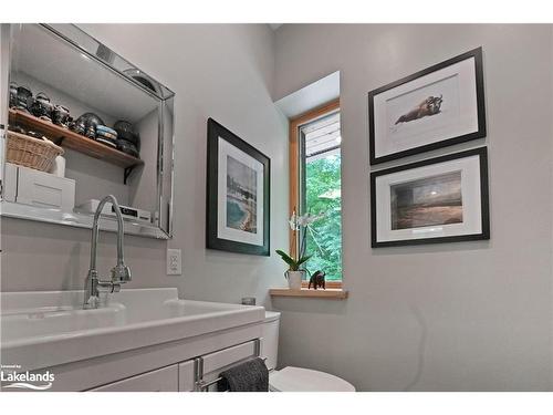 1048 Graydon Lane, Eagle Lake, ON - Indoor Photo Showing Bathroom