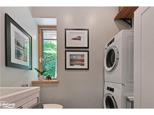 1048 Graydon Lane, Eagle Lake, ON - Indoor Photo Showing Laundry Room